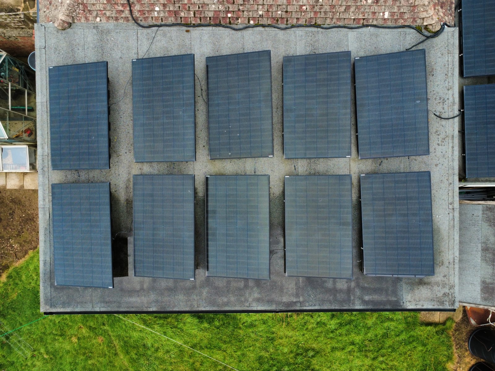 Black Solar Panels Explained: Why They’re the Top Choice in 2024